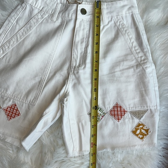 🆕 EASEL Love Stitch White Denim Patchwork Frayed Edge Shorts Cotton Size Small - Picture 9 of 13